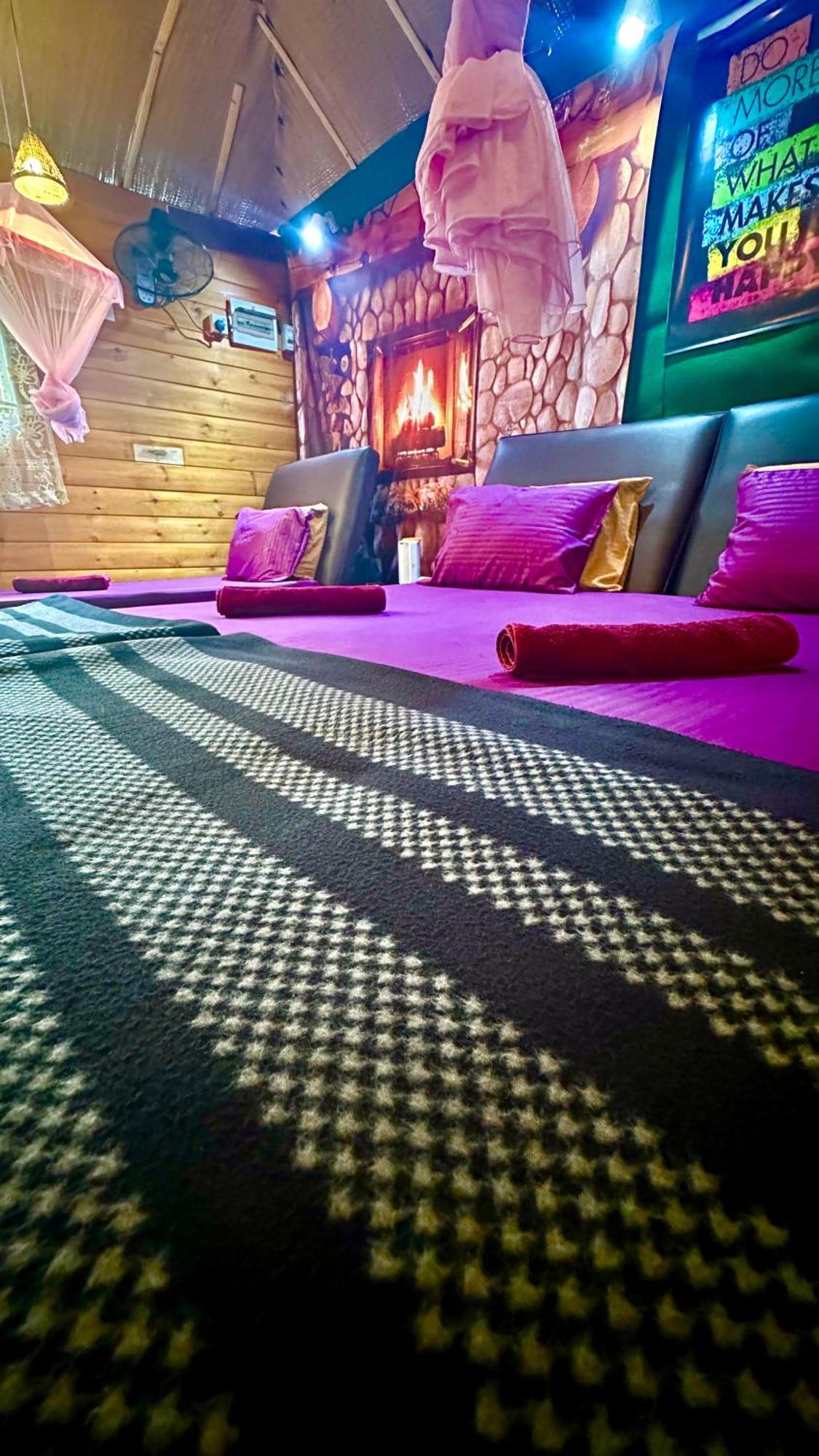 A Lounge Hostel And Cafe Ella Exteriör bild